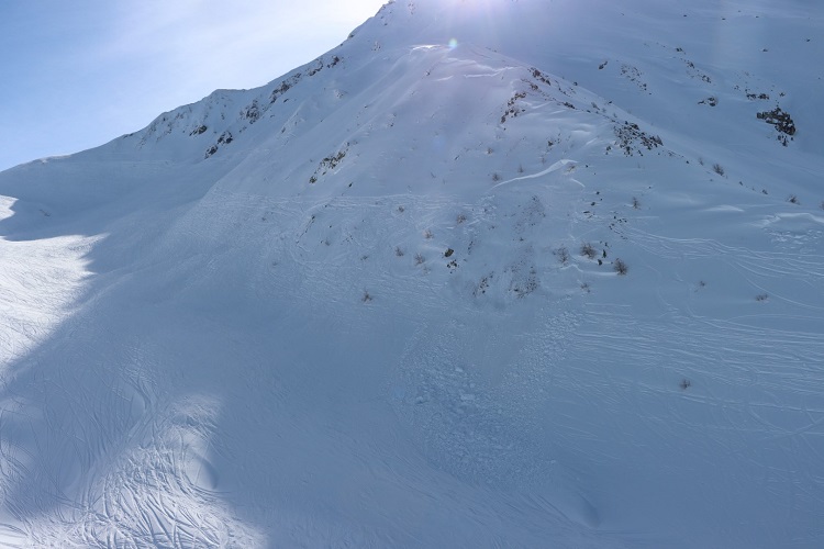 En raison d’une coulée de neige, un homme a perdu la vie en Valais